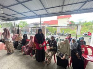 Alhamdulillah, puji syukur kita panjatkan ke hadirat Allah SWT, karena atas izin-Nya kita bisa berkumpul kembali dalam agenda rutin bulanan Posyandu kita.
Terima kasih saya ucapkan kepada para kader posyandu yang selalu semangat melayani masyarakat. Saya juga sangat mengapresiasi kedatangan para orang tua yang membawa balitanya, serta para lansia yang hadir untuk memeriksakan kesehatan.
Pentingnya Posyandu Balita: Saya ingatkan kembali, kehadiran rutin sangat penting untuk memantau tumbuh kembang si kecil. Ibu-ibu, pastikan anak-anak kita ditimbang, diukur, dan dipantau kesehatannya untuk mencegah stunting.
Pentingnya Posyandu Lansia: Kepada orang tua kita, lansia sehat desa kita, manfaatkan fasilitas ini untuk cek tensi, gula darah, dan menjaga kesehatan di usia senja. 

Kelurahan Banjar Jawa
 +2
Mari kita jaga kesehatan keluarga kita melalui posyandu. Saya berharap, pertemuan rutin ini tidak hanya menjadi ajang pemeriksaan kesehatan, tapi juga mempererat silaturahmi antarwarga.